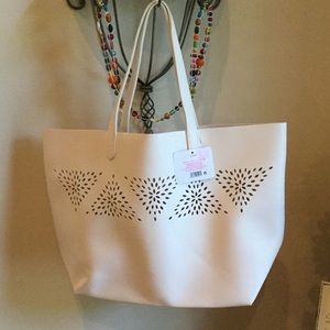 Buff laser cut vinyl tote 🎀🎉